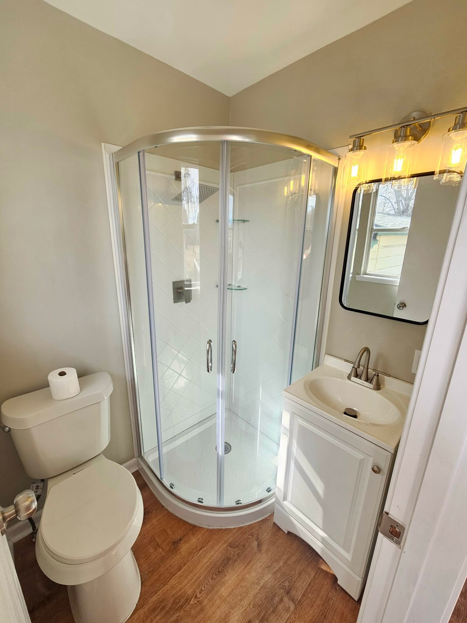 Building Photo - 513 Oakdale Dr