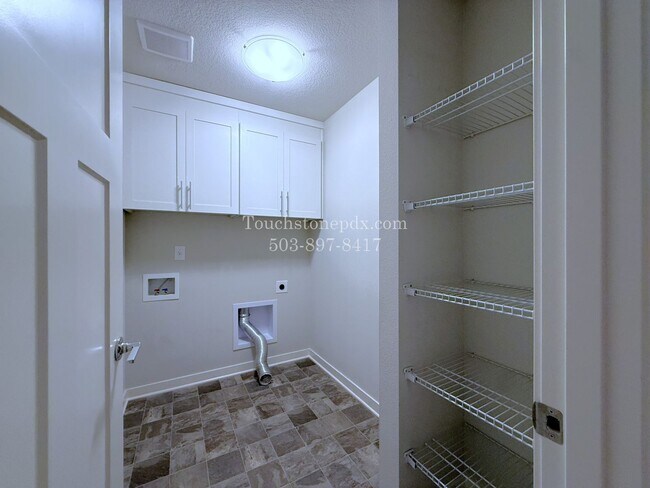 Building Photo - RECEIVE $500 OFF! READY NOW! CALL TODAY! Modern Hillsboro Townhome with AC, Electric Fireplace, a...