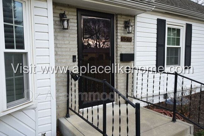 Building Photo - 9539 Kessler St