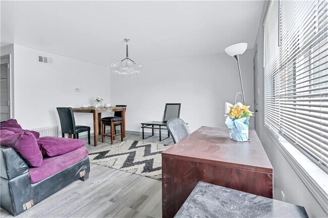 Building Photo - 968 Sexton Dr