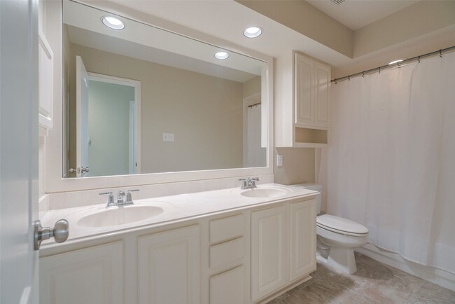 Building Photo - 147 Shelter Rock Ct