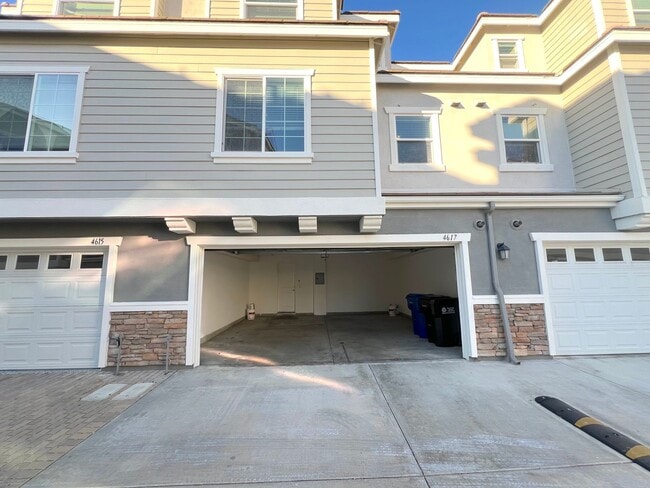 Building Photo - 4 Bedroom townhome available now in Cypress
