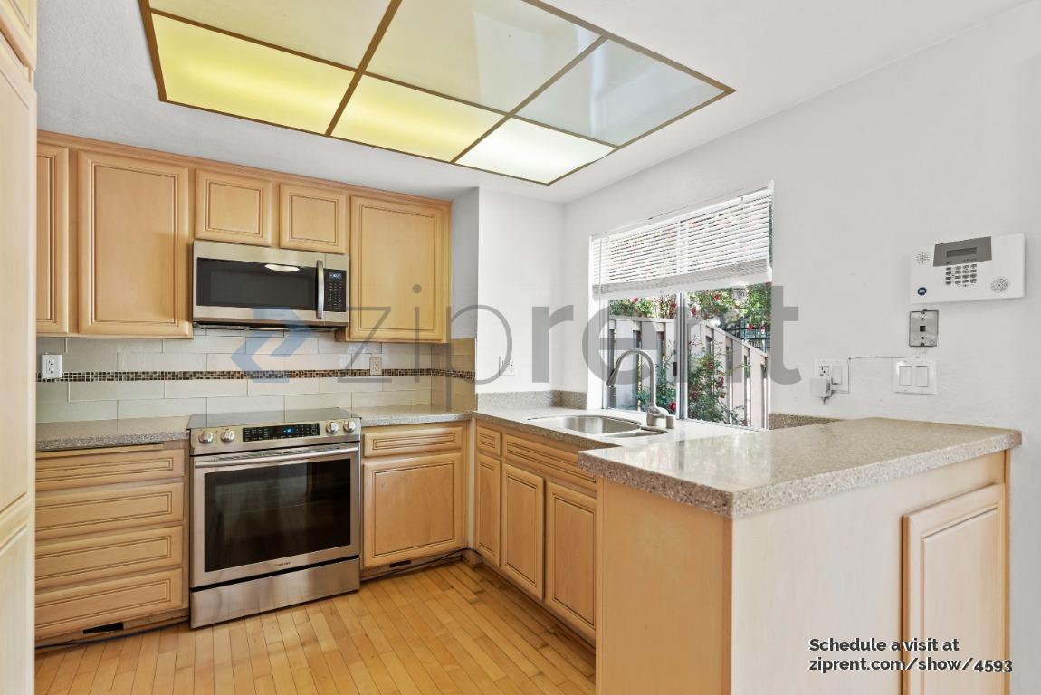 Building Photo - 11051 Firethorne Dr