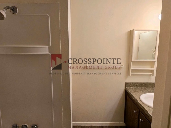 Building Photo - Schedule Your Tour Today! Newly Updated 2/1.5 Townhome in Longview