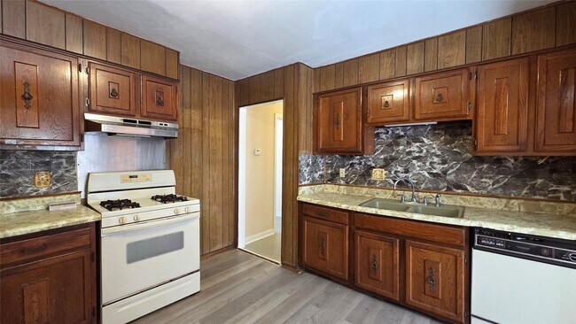 Building Photo - 8510 Cowart St