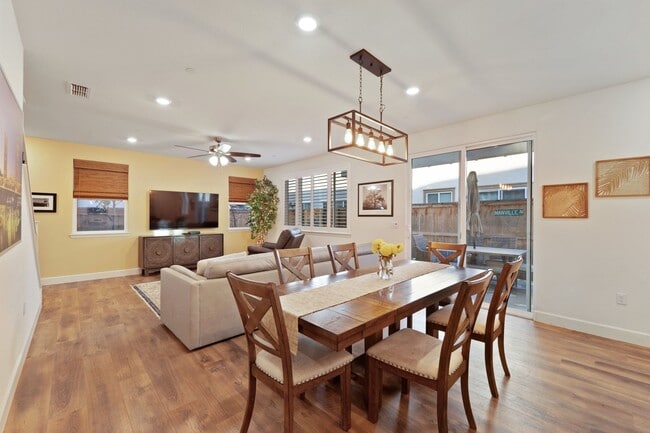 Building Photo - Gorgeous 4 Bedroom 3 bath in Northlake