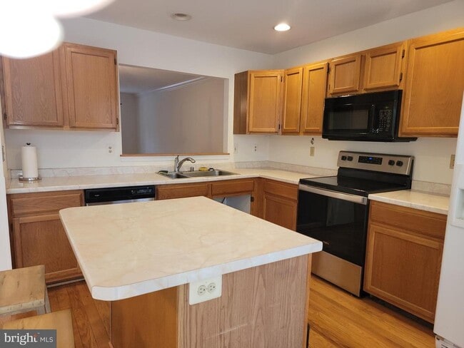 Building Photo - 1926 Thomas Run Cir