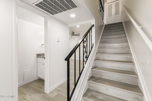 Building Photo - 7126 N 19th Ave