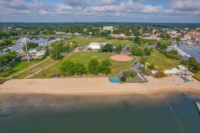 Building Photo - Heathcote Hill neighborhood 3 Bedroom 2 Ba...