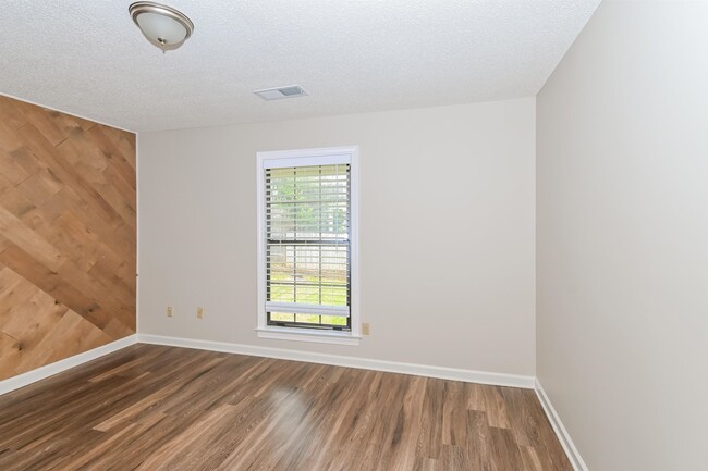 Building Photo - 6338 Northampton Dr