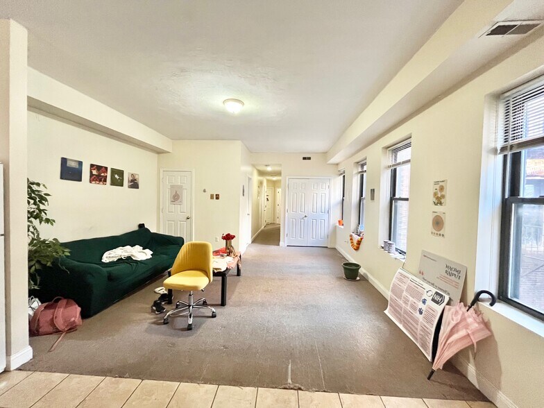 Building Photo - 10 S Huntington Ave