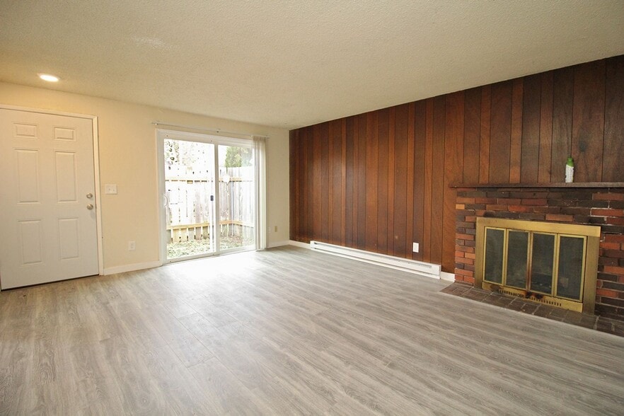 Building Photo - 8924-8934 SE Ellis St