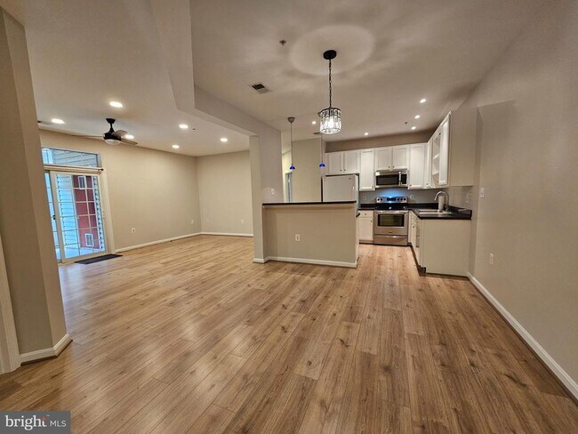 Building Photo - 6491 Cheyenne Dr