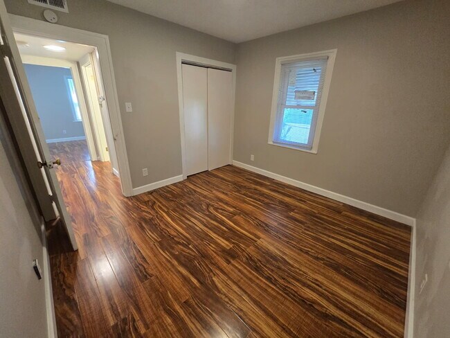 Building Photo - Awesome 3-Bedroom Home in St. Louis – Move...
