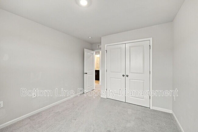 Building Photo - 5000 Arkose Dr