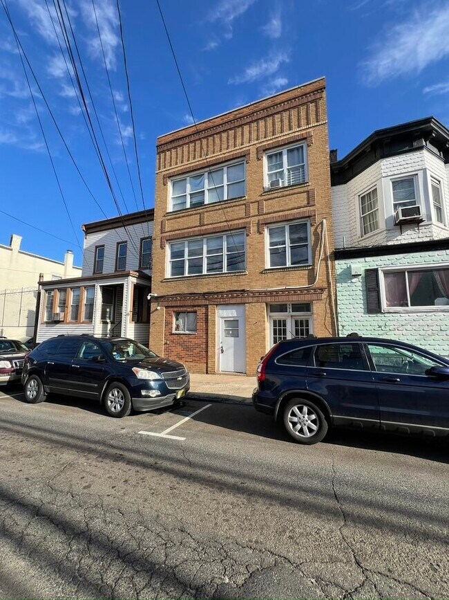 Building Photo - 598 67th St