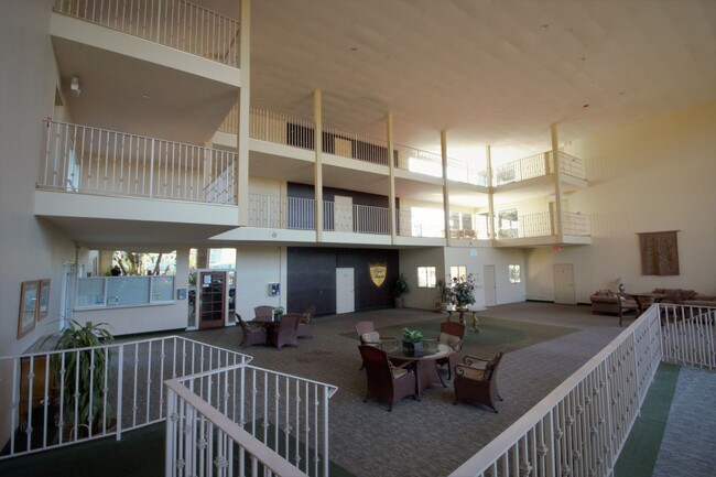 Building Photo - 1 Bedroom Condo For Lease in Fullerton
