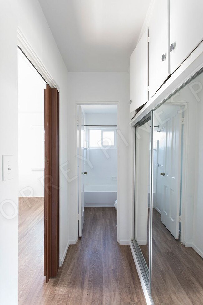 Building Photo - *OPEN HOUSE: 8/17 10-11AM* 1 BR Cottage in...