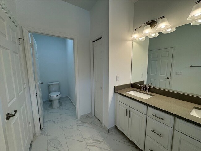 Building Photo - 1751 Willows Sq