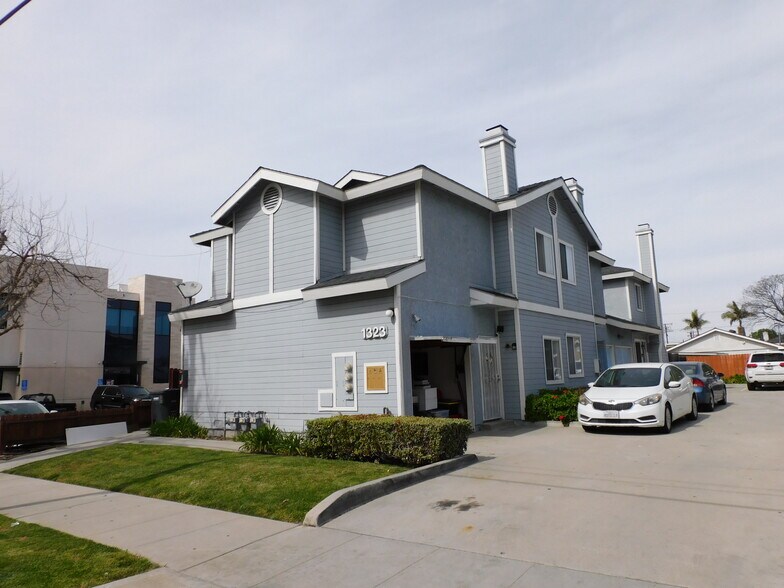 Building Photo - 1323 W Palmyra Ave