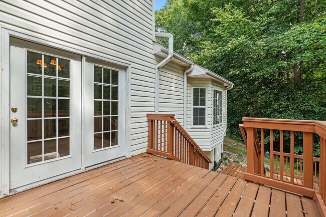 Building Photo - 24 Crestwood Ln