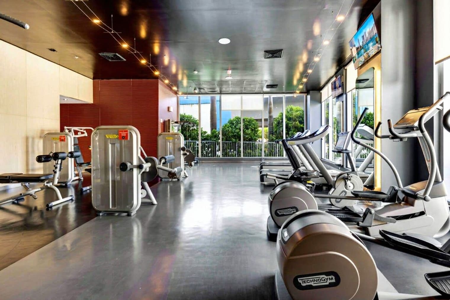 Building Photo - 2601 E Hallandale Beach Blvd
