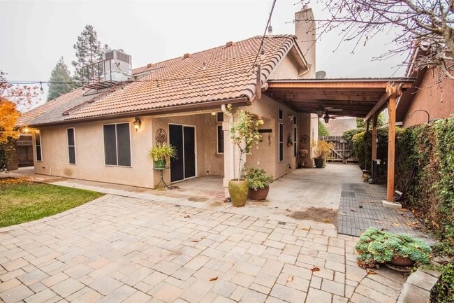 Building Photo - 1838 E Shea Dr