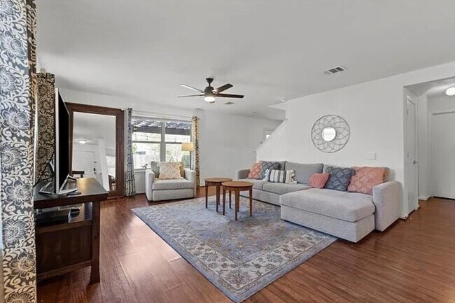 Building Photo - 4515 Cottonwood St