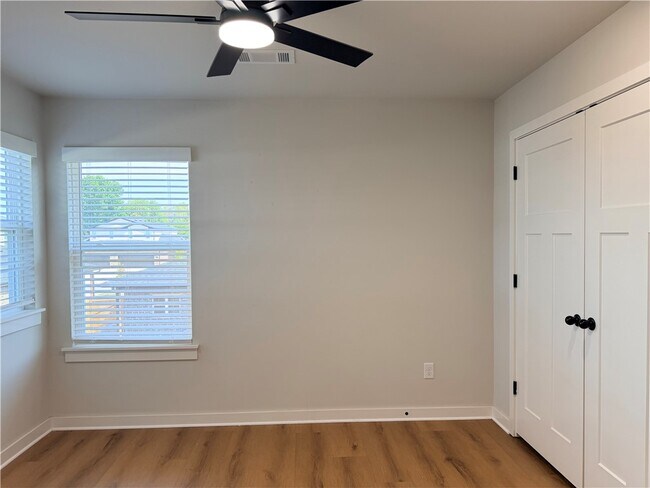 Building Photo - 613 Cosmos St
