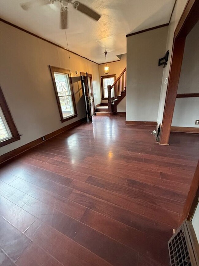 Building Photo - 3 Bedroom / 1 Bath house with Garage in Peoria