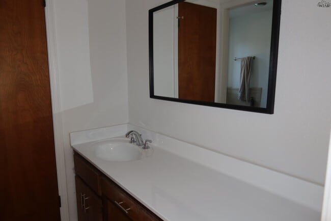 Building Photo - 4819 Royal Oak St