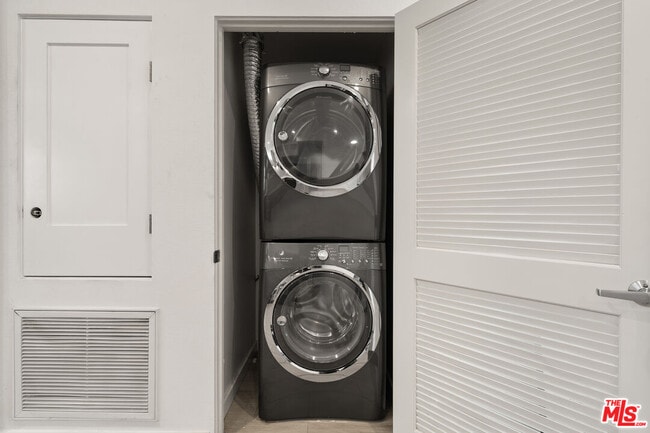 Building Photo - 13045 Pacific Promenade