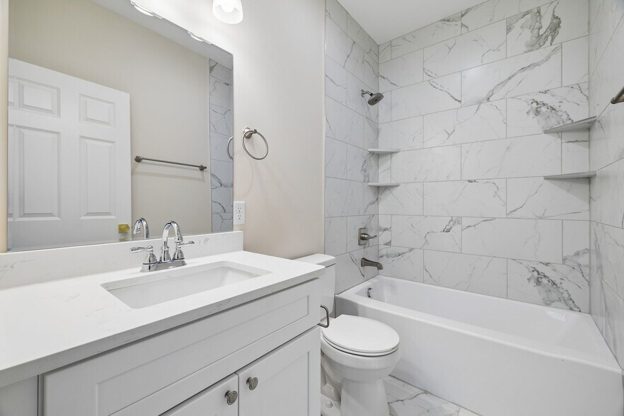 Building Photo - 553 Skyview Dr