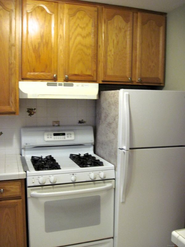 Building Photo - 11 Camelot Dr