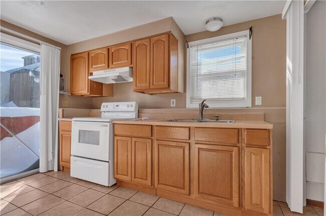 Building Photo - 66 Silver Lake Ave