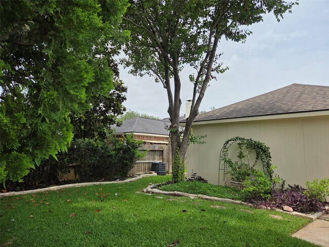 Building Photo - 4306 Lakeside Meadow Dr