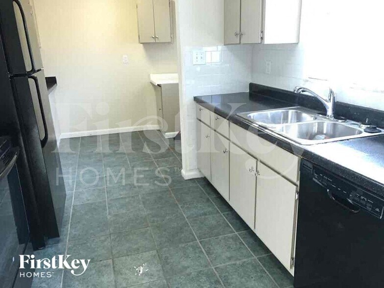 Building Photo - 2316 Colby Ln