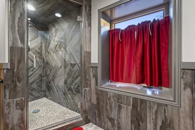 Building Photo - Fully Furnished Rental at Buffalo Springs Lake! All bills paid!