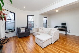 Building Photo - 209 W Newton St