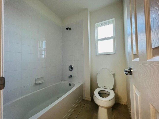 Building Photo - Luxury 5 Bedrooms 3 Bathrooms Single Family House For Rent