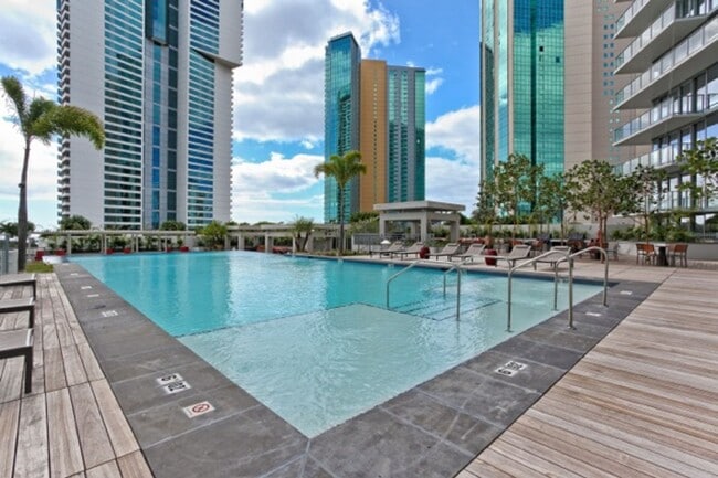 Building Photo - Luxurious Convenience in the Heart of Honolulu - Waihonua 3506