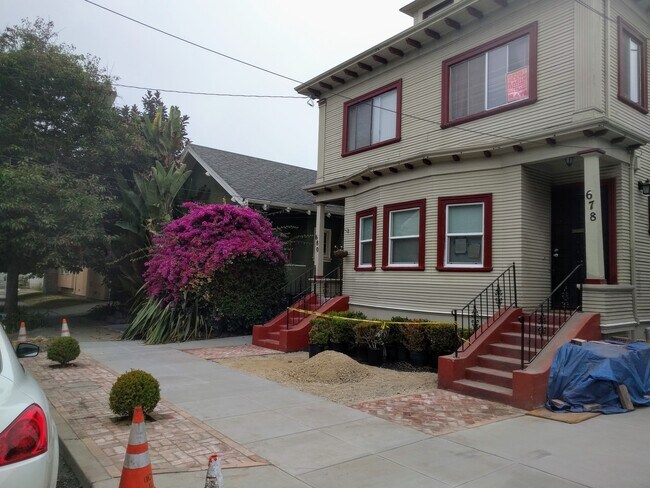 Building Photo - 678 Aileen St