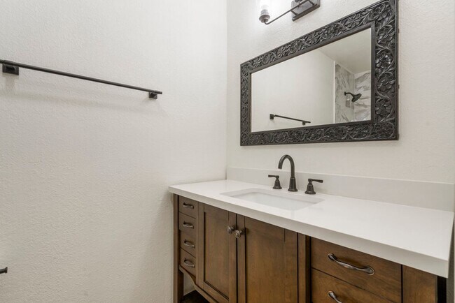 Building Photo - 3 Bed | 2 Bath near Downtown Tulsa!