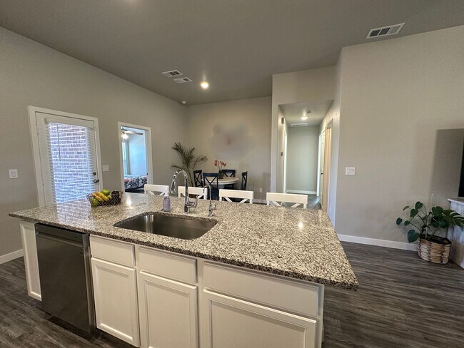 Building Photo - 3/2 located in Upland Crossing, Available December!