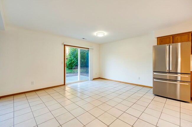 Building Photo - Modern Comfort in Silver Lake | 3-Bed, 2.5-Bath Home