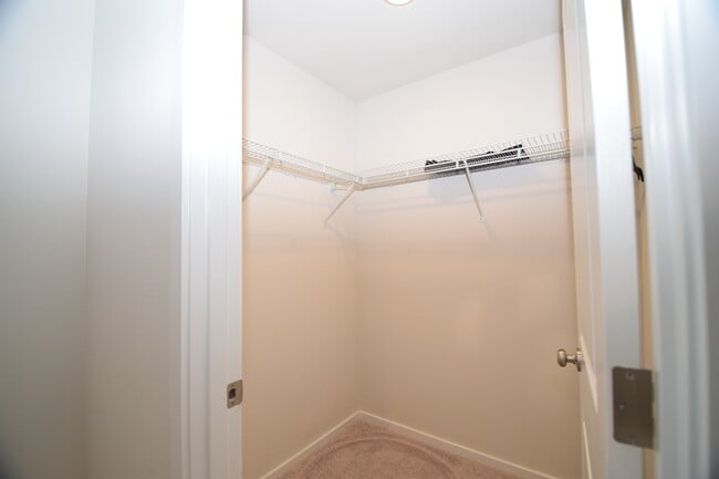 Building Photo - 935 N 19th Ave