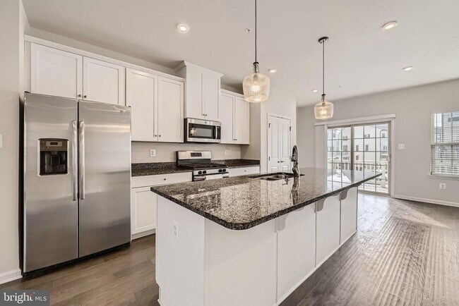 Building Photo - 2911 Stagg Ln
