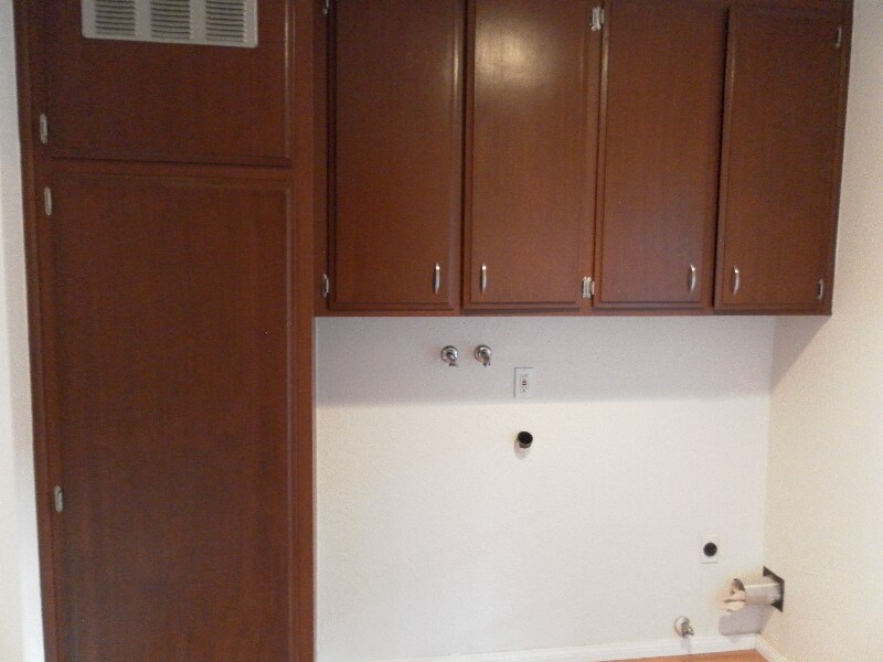 Building Photo - 705 W Graaf Ave