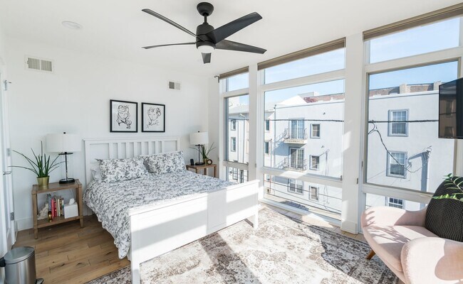 Building Photo - Three Bed Olde Kensington Home