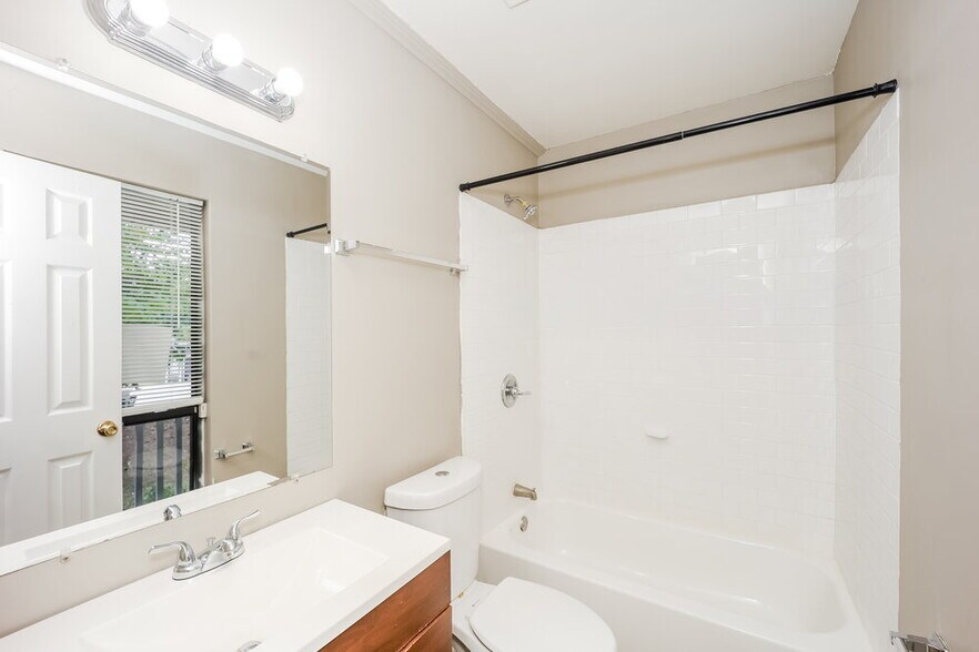 Building Photo - 8607 Forest Pointe Ct